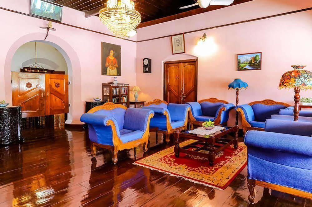 Chiramel Residency Apartment Kochi Bagian luar foto